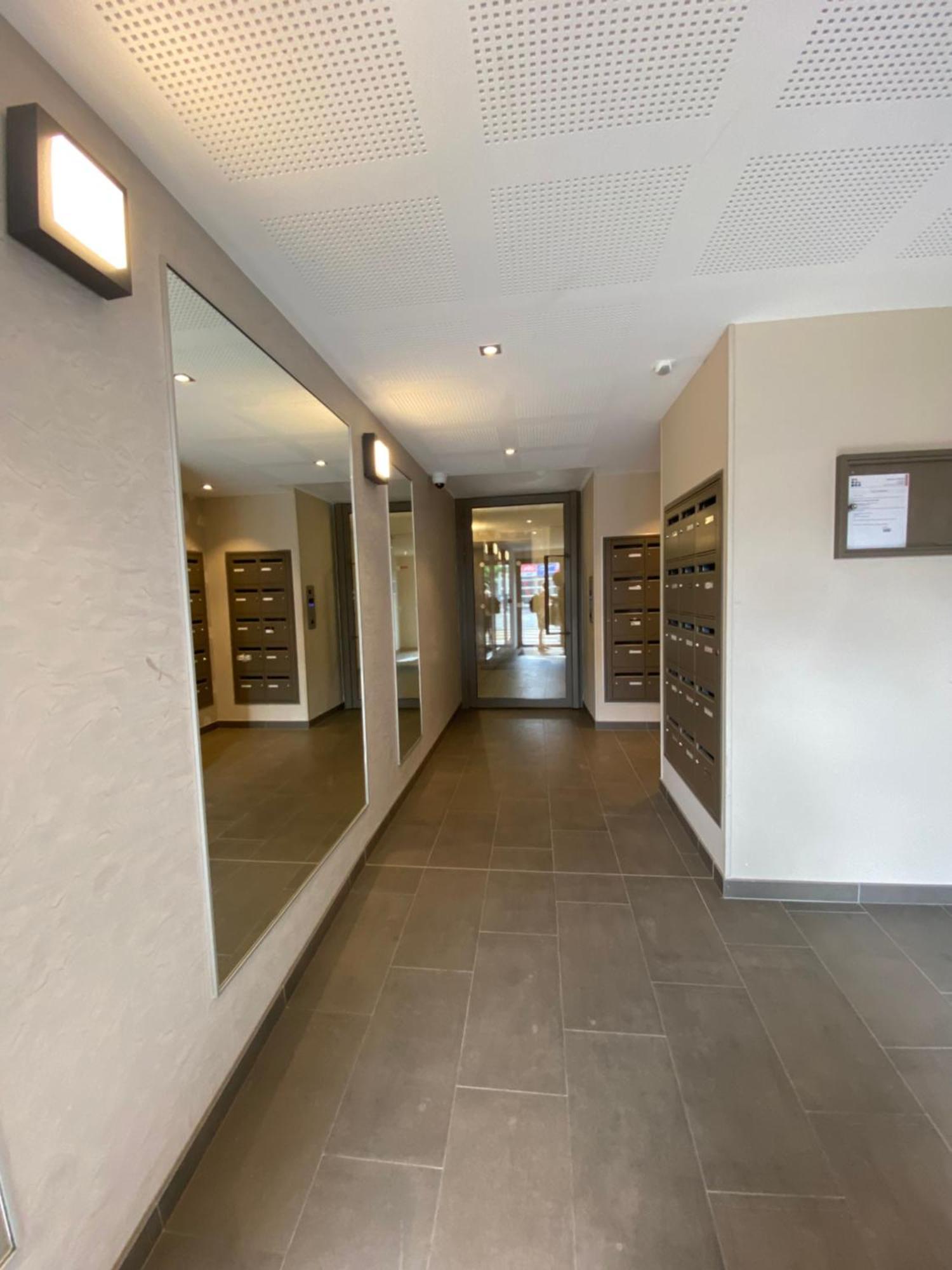 Charme Citadin Apartment Вилмомбл Екстериор снимка